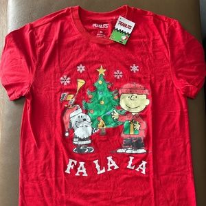 NEW!! Peanuts Christmas Graphic T-shirt (Adult Medium)-(NWT)